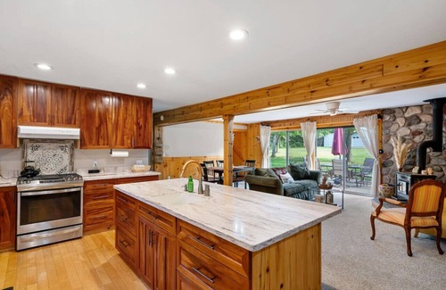 Charlevoix House | *NEW* Peaceful Charlevoix Retreat