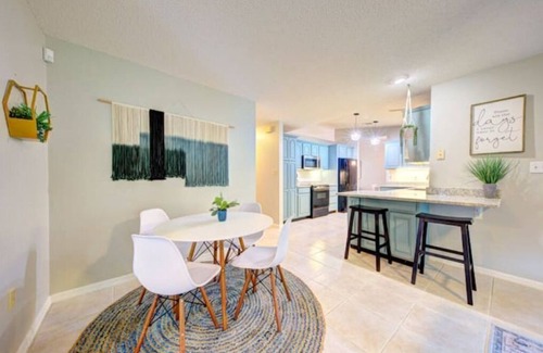 Interchange Square House | NEW -Peaceful Palm Bay Getaway hot tub, pool table