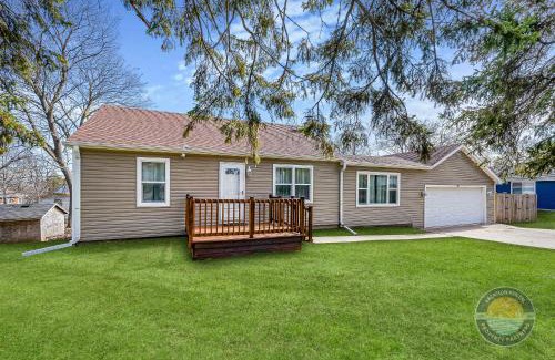 Lake Geneva House | New Pet-Friendly Lake Geneva Escape