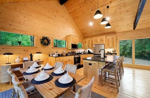 Broken Bow Cabin | New Playground! Modern Hochatown Cabin Sleeps 9, S'mores, Hot Tub, Kid-Friendly!