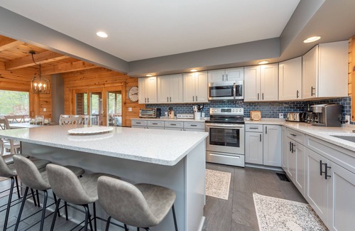 North Glade Hills House | New! Playin' Hooky: Lakefront, Hot Tub!