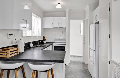 New Plymouth House | New Plymouth Unit: City, Beach, Port & Rock Nearby