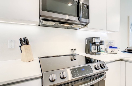 Clear Creek House | NEW Pool Villa Near Disney - 8 guests
