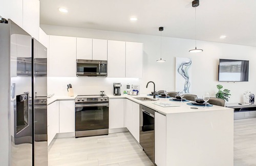 Clear Creek House | NEW Pool Villa Near Disney - 8 guests