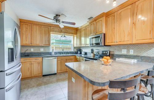 Port Richey House | New Port Richey Home with Charcoal Grill Near Hiking