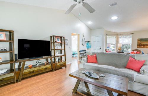 Port Richey House | New Port Richey Home with Charcoal Grill Near Hiking