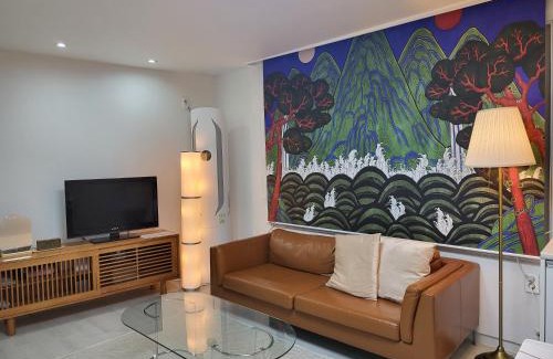 Chunghyeon-dong Apartment | New, Private, 3 rooms, Hongdae, 6 Persons