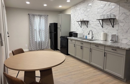 San Angelo Apartment | New private and modern suite 1/1 pet friendly