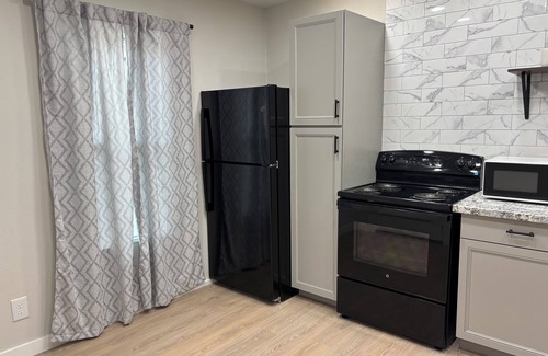 San Angelo Apartment | New private and modern suite 1/1 pet friendly