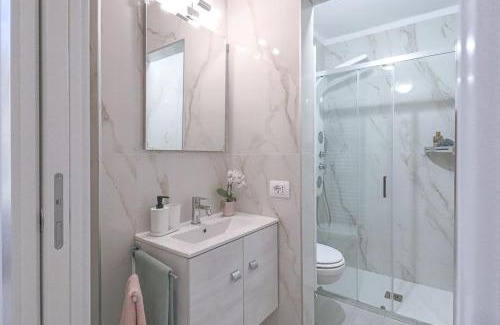 Como Apartment | New private apt in Como whit A-C Comfort - Elegant - Comfortable