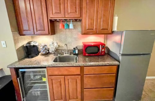 Columbia House | NEW Private Wood Views, Family & Dog Friendly, 5 Mins to Stadium, Home Gym
