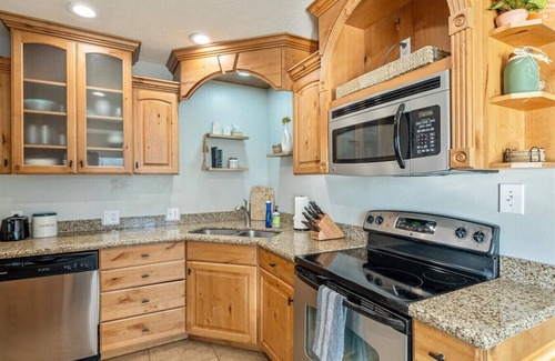 Maeser House | New! Provo Cottage | BBQ | Fenced | Crib