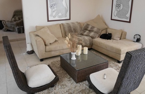 Montaud Villa | NEW: quiet Charming villa without vis-à-vis nearby mountain, city and sea.