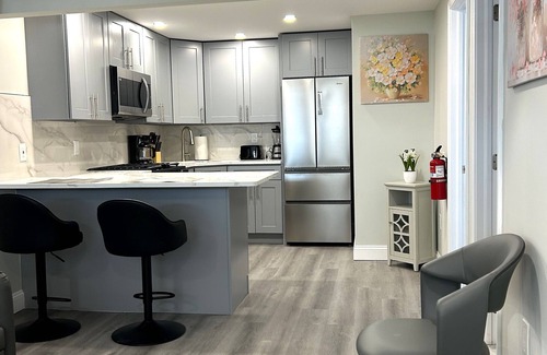Seaside Heights Condo | New re-Model Fantastic 2-Bdrm Beach Block. King bed!