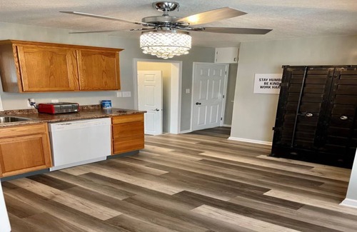 Urbandale House | NEW REMODEL! ARCADE GAMES, PNG PNG, SKEE BALL, ACCESS TO POOLS.WE HAVE IT ALL!