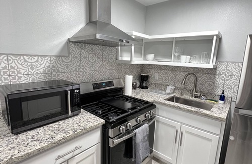 Biggs Field Apartment | NEW! Remodeled - Gated 1 Bed Unit 1n