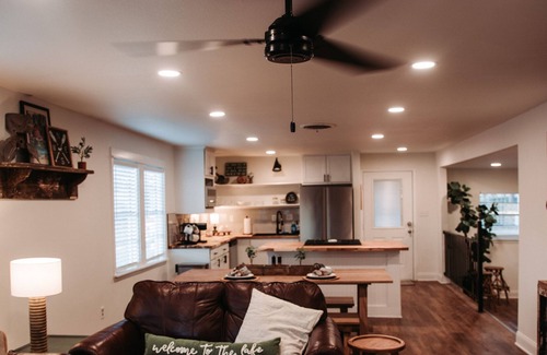 Lone Star House | NEW! Remodeled Lonestar Lakefront 2 Hours From Dallas
