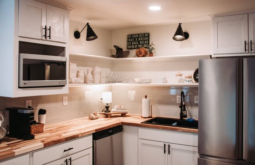 Lone Star House | NEW! Remodeled Lonestar Lakefront 2 Hours From Dallas