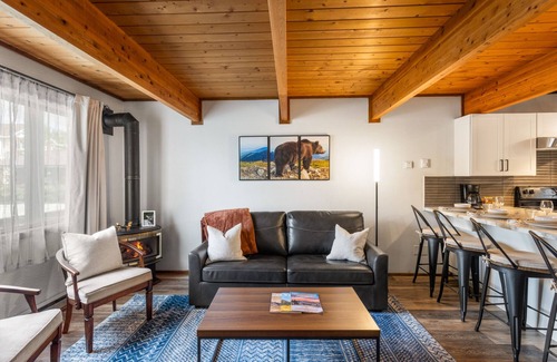 West Yellowstone House | New Remodeled Townhome Blocks From Yellowstone Otters Den
