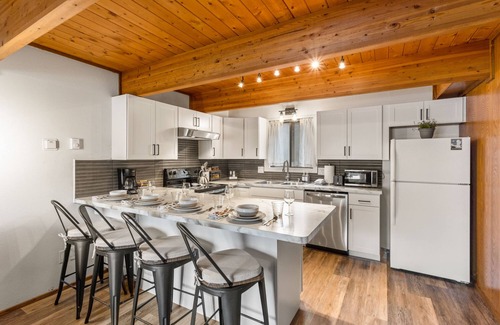West Yellowstone House | New Remodeled Townhome Blocks From Yellowstone Otters Den