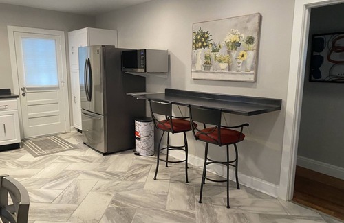 Whitehaven House | New renovated cottage near Graceland and Beale Street
