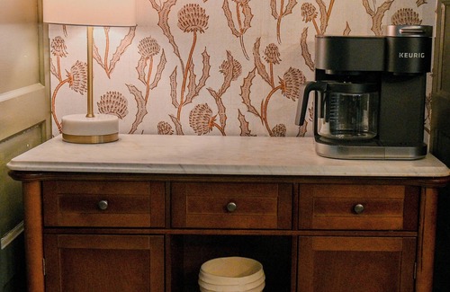Bennington House | NEW! Renovated historic 3 BR 2 full BA. Walkable to downtown. Restaurants/Shops