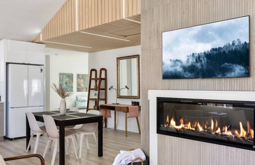 Wilmore House | New Renovated Historic Home: Distinctive Design w/Gourmet Kitchen