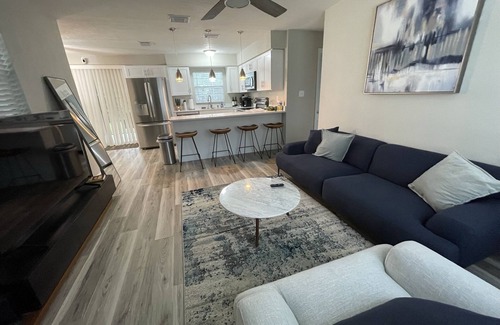 Eatonville House | New Renovated House Near Everything