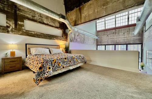 Otterbien Home Apartment | New renovated Loft in Old factory by Kings Island