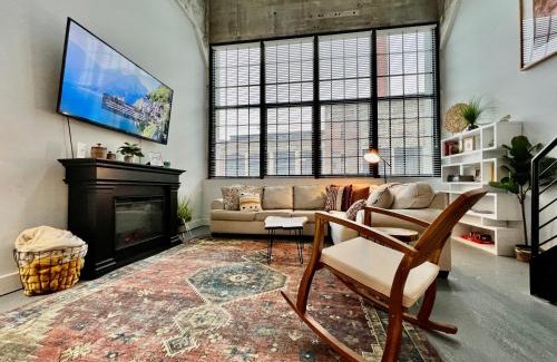 Otterbien Home Apartment | New renovated Loft in Old factory by Kings Island