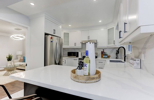 Steeles House | NEW RENOVATION WOODS VIEW 2 MINS TO PACIFICMALL