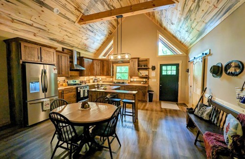Ellijay Cabin | New - Resort & River Access - Fire Pit - Wildlifen