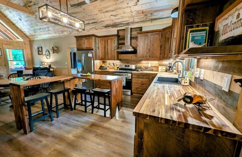 Ellijay Cabin | New - Resort & River Access - Fire Pit - Wildlifen