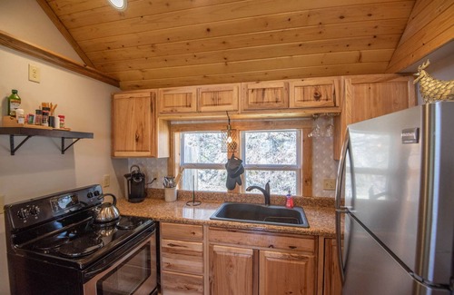 Crumpler Cottage | New River Views & Access - Hot Tub, Gazebo, Fire Pit, Next to Riverside Canoeing!