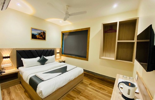 Jogeshwari West Hotel | New Riza By Glitz Hotels