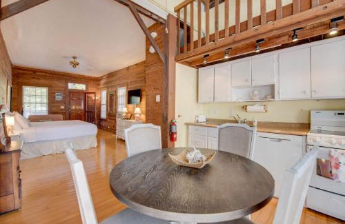 Historic Seaport Apartment | New Rose Petal Petite Suite - Pool & Parking