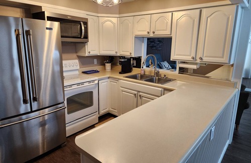 Canadian Lakes House | NEW! Royal Bungalow Lake House W/Lake view & access - Canadian Lakes