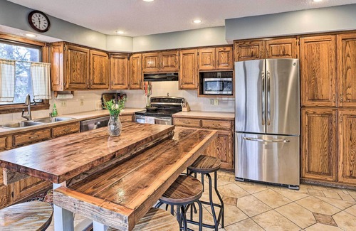 Gretna House | NEW! Rustic Family Home w/ Grill, 25 Mi to Omaha!