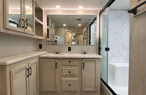 Buda House | NEW RV IN NEW RV PARK WITHIN MINUTES OF DOWNTOWN AUSTIN AND 1 MILE OFF I-35
