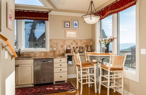 Lost Trails Retreat House | NEW! Saddle Ridge F5 (3-Bedroom Home) with Mountain view