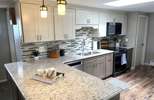 Pulaski House | NEW Sandy Pond Lake House - Sleeps 8!