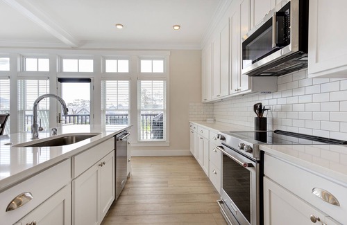 Seabrook House | *New* Seabrook's Urban Ocean: Downtown Location!