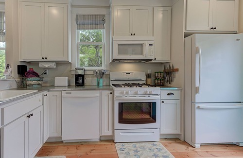 Seabrook House | *New* Seabrook's Wave Chasers Refuge: Dog Friendly!