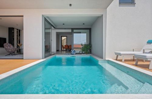 Duce Villa | NEW Seaview Villa Calma with Jacuzzi, Media room