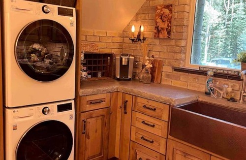 Salt Lake Mountain Resorts Cabin | New! Secluded Cabin w/Hot Tub, close to Solitude & Brighton Ski Resorts