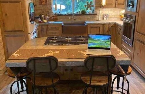 Salt Lake Mountain Resorts Cabin | New! Secluded Cabin w/Hot Tub, close to Solitude & Brighton Ski Resorts