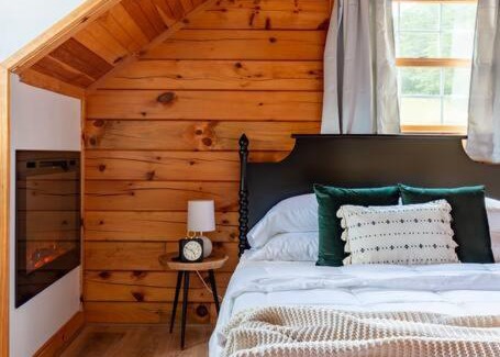 Concord Ski Chalet | NEW! Secluded Cabin with Views, Pool & Hot Tub