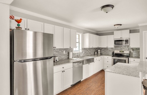 Daphne House | NEW! Serene Oasis in Daphne: Cozy Home with Giant Oaks