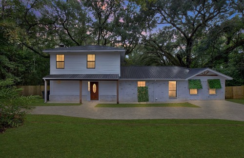 Daphne House | NEW! Serene Oasis in Daphne: Cozy Home with Giant Oaks