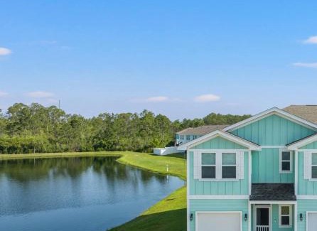 Thomas Drive House | NEW ⁂Serenity Beach⁂ Lakefront 3BRs Close to Beach